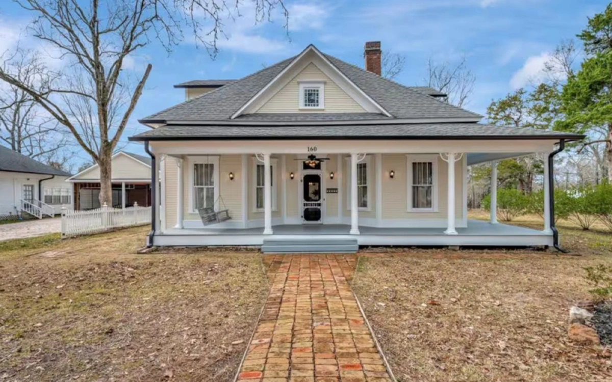 Stay near Pineywoods Vineyard - Luxe Historic Private Getaway