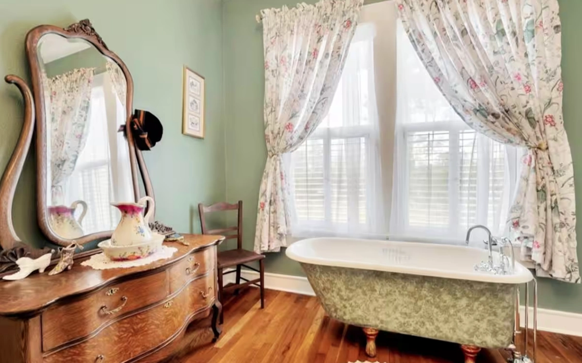 Stay near Pineywoods Vineyard - Luxe Private Room 1