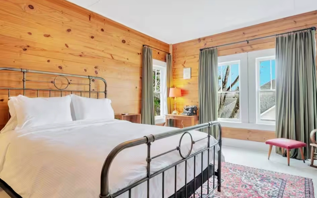 Stay near Pineywoods Vineyard - Luxe Private Room 2